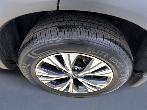 Used 2023 Nissan Rogue SV w/ SV Premium B Package AWD/4WD image 21