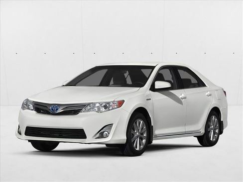 Used 2014 Toyota Camry LE image 1