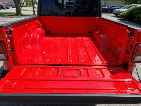 Used 2022 Jeep Gladiator Sport AWD/4WD image 15