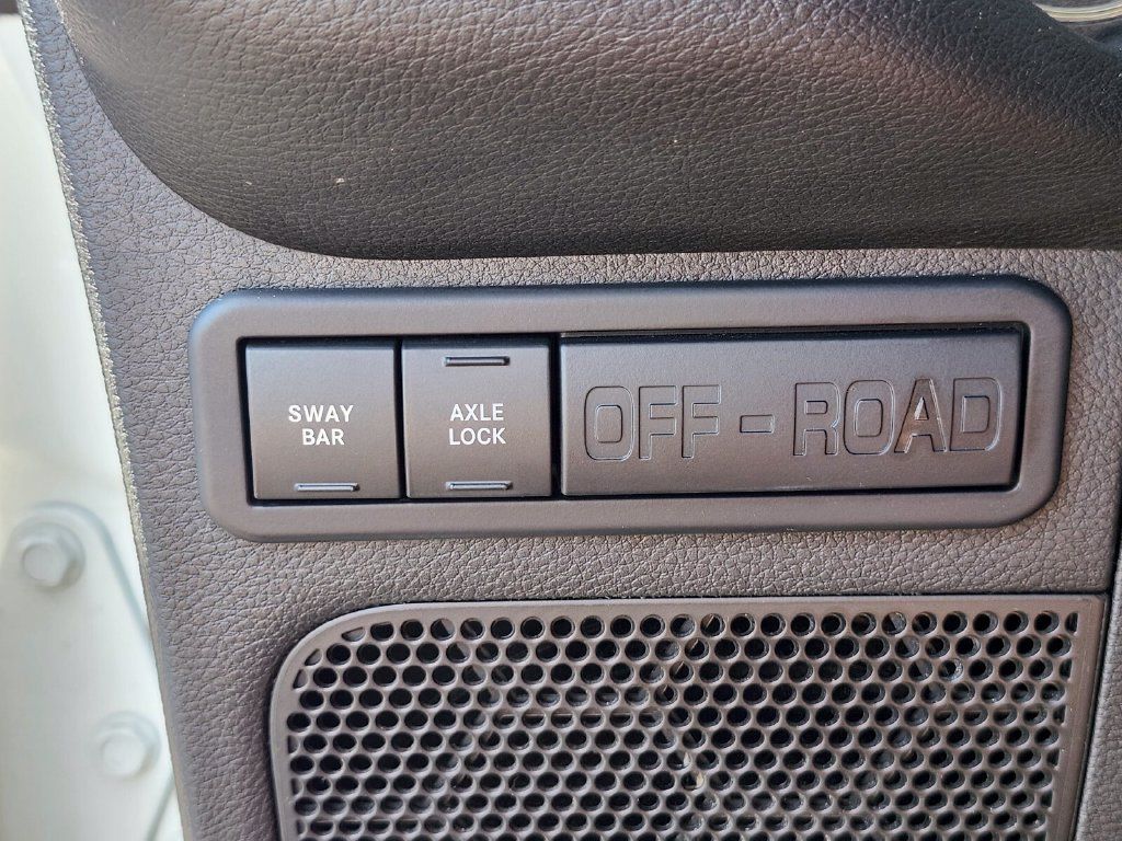 Used 2016 Jeep Wrangler Unlimited Rubicon w/ Connectivity Group AWD/4WD image 21