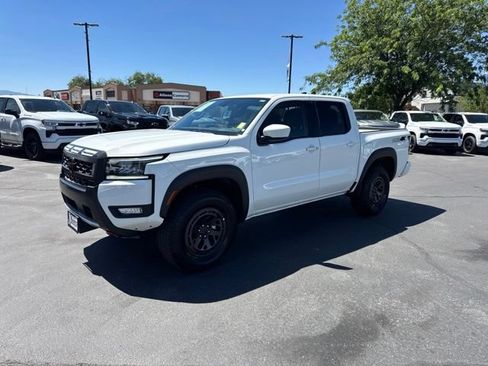 Used 2026 Nissan Frontier PRO-4X AWD/4WD image 3