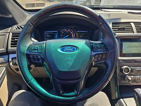 Used 2018 Ford Explorer XLT w/ Equipment Group 202A AWD/4WD image 21