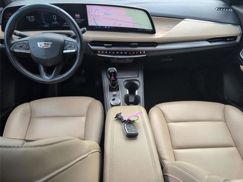 Used 2025 Cadillac XT4 Premium Luxury FWD image 29