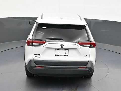 Used 2022 Toyota RAV4 LE FWD image 18