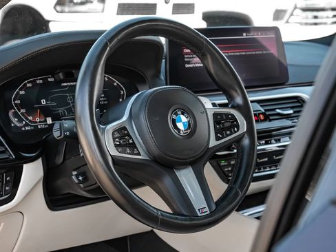 Used 2023 BMW M550i xDrive w/ Dynamic Handling Package AWD/4WD image 13