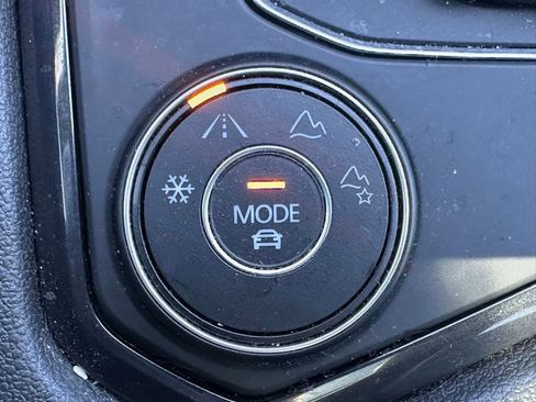 Used 2021 Volkswagen Tiguan SE AWD/4WD image 12