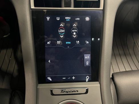 Used 2022 Porsche Taycan 4S image 18