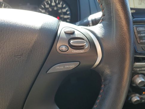 Used 2020 Nissan Pathfinder SL FWD image 23
