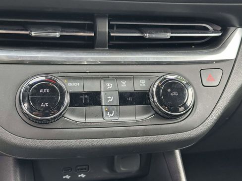 Used 2024 Buick Envista Preferred image 23