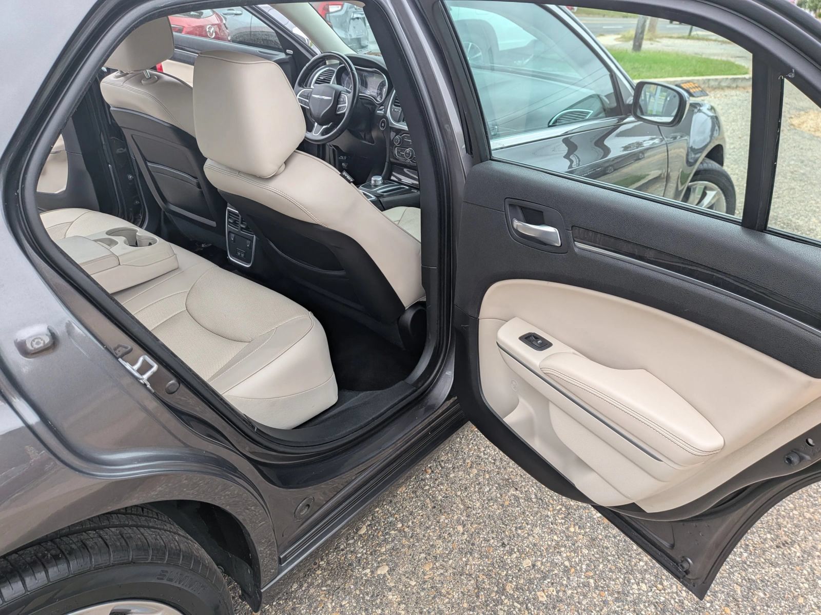 Used 2019 Chrysler 300 Limited RWD image 29