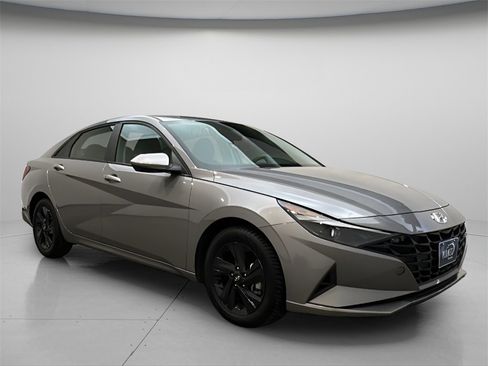 Used 2023 Hyundai Elantra Blue image 1