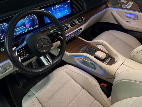 Used 2026 Mercedes-Benz GLS 450 4MATIC image 9