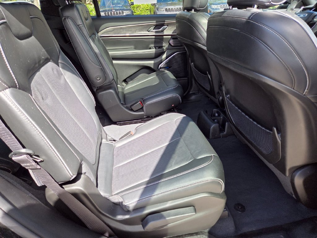 Used 2023 Jeep Grand Cherokee L Overland AWD/4WD image 18