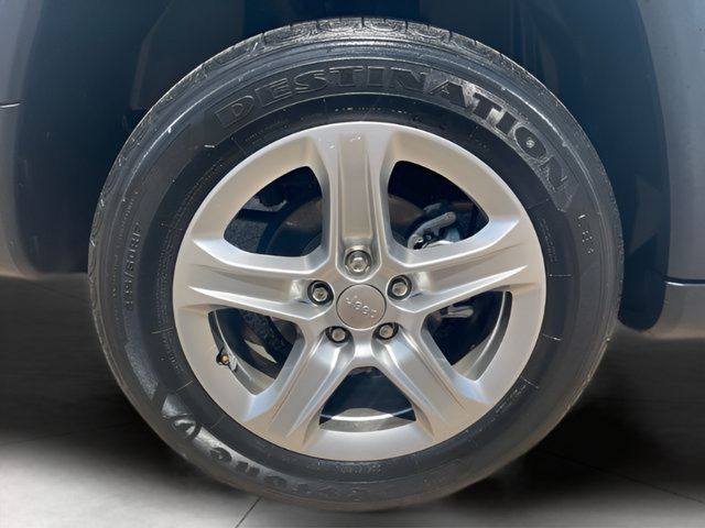 Used 2023 Jeep Compass Latitude AWD/4WD image 11