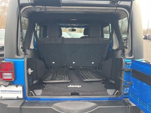 Used 2016 Jeep Wrangler Unlimited Rubicon w/ Connectivity Group image 17