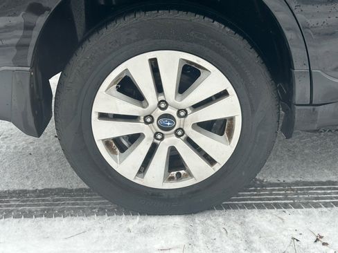 Used 2018 Subaru Outback 2.5i Premium image 9