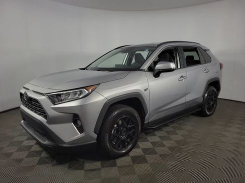 Used 2021 Toyota RAV4 XLE FWD image 3
