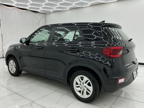 Used 2021 Hyundai Venue SE FWD image 12