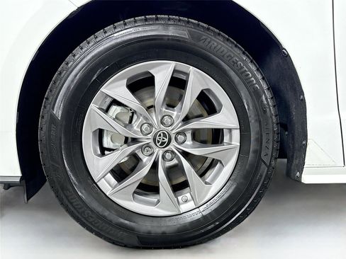 Used 2021 Toyota Sienna LE w/ LE Plus Package image 12