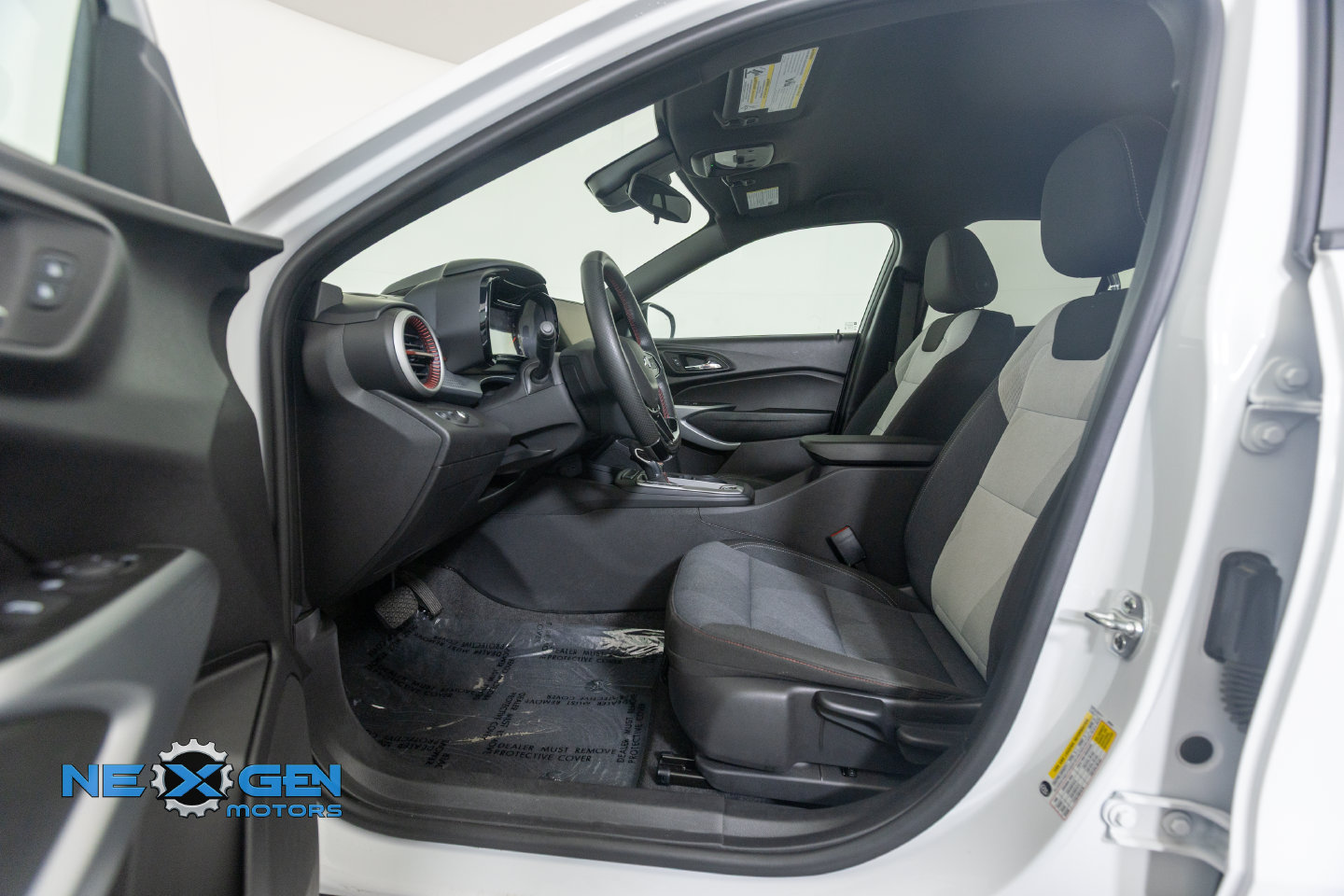 Used 2025 Chevrolet Trax RS w/ Driver Confidence Package FWD image 14