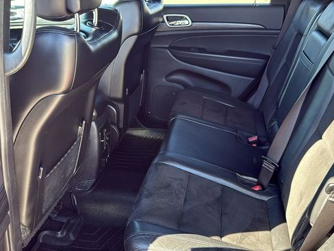 Used 2021 Jeep Grand Cherokee Laredo X image 12