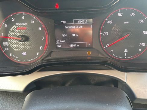 Used 2025 Chevrolet Trax RS FWD image 16