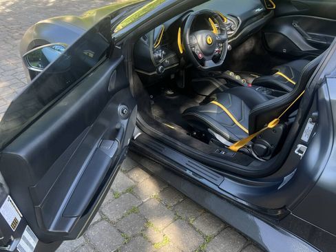Used 2018 Ferrari 488 Spider RWD image 3