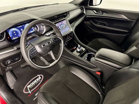 Used 2024 Jeep Grand Cherokee L Altitude image 15