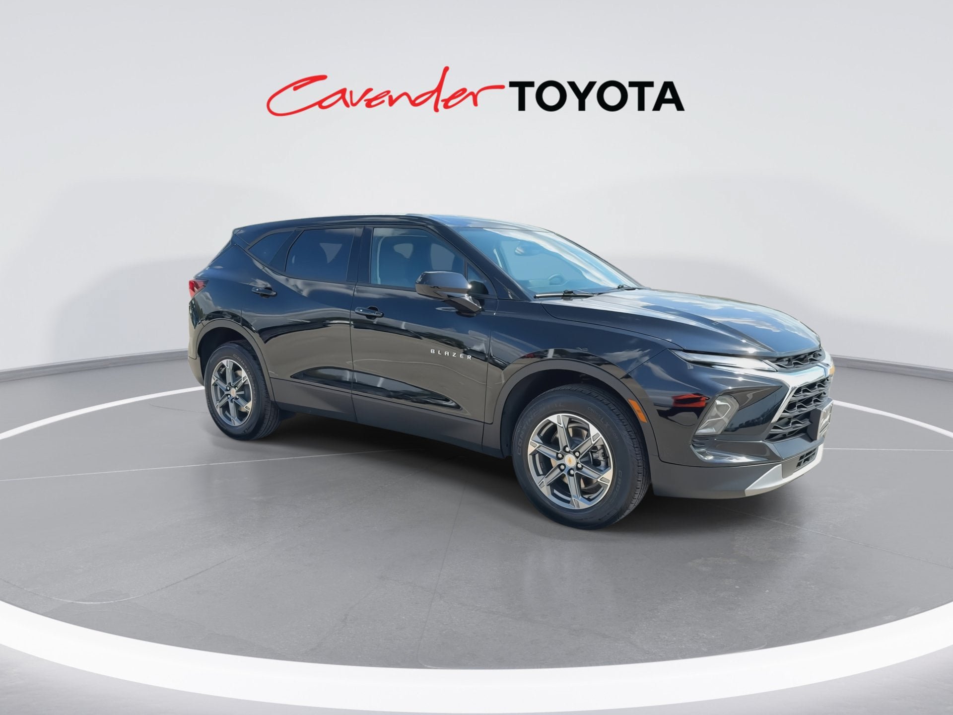 Used 2026 Chevrolet Blazer LT FWD image 2
