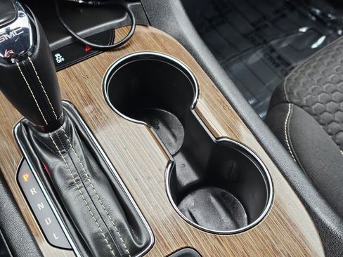 Used 2017 GMC Acadia SLE image 10