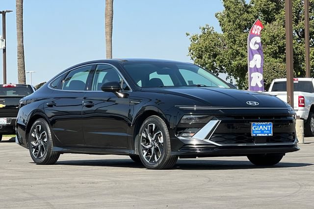 Used 2025 Hyundai Sonata SEL FWD image 2