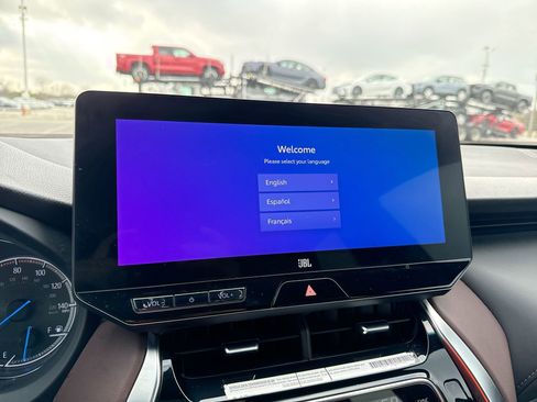 Certified 2023 Toyota Venza XLE image 12