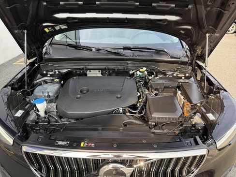 Certified 2024 Volvo XC40 B5 Plus w/ Climate Package AWD/4WD image 14