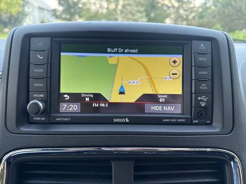 Used 2019 Dodge Grand Caravan SXT w/ Blacktop Package FWD image 18