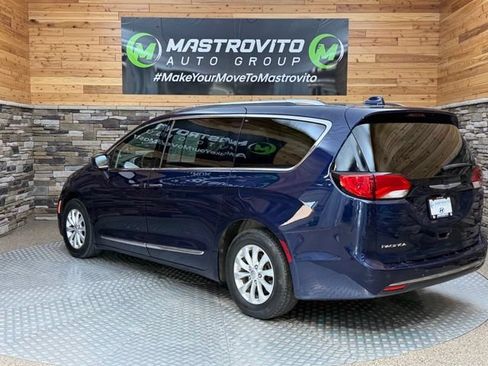 Used 2018 Chrysler Pacifica Touring-L FWD image 8