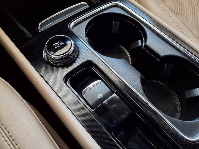 Certified 2022 Lincoln Corsair FWD w/ Equipment Group 101A image 13