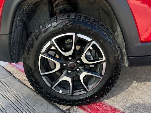 Used 2025 Jeep Compass Trailhawk image 9