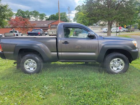 Used 2012 Toyota Tacoma 4x4 Regular Cab image 5