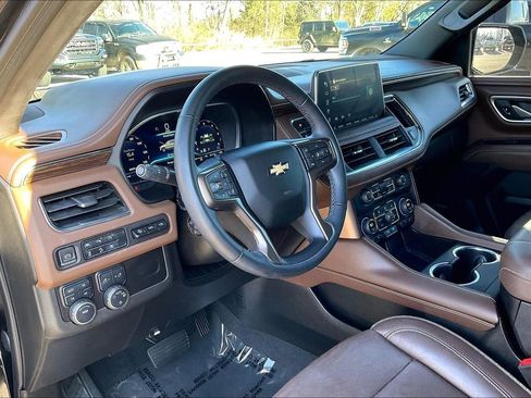 Used 2023 Chevrolet Suburban High Country image 13