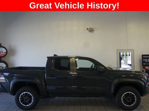 Certified 2025 Toyota Tacoma TRD Off-Road AWD/4WD image 2