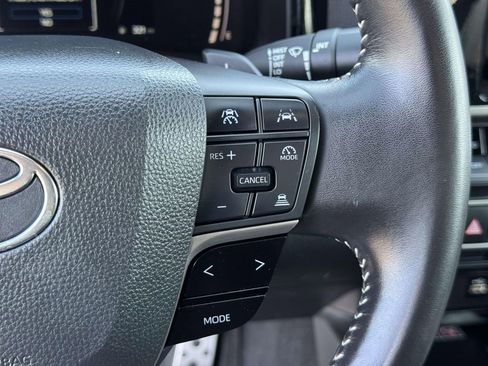 Used 2025 Toyota Camry SE image 13