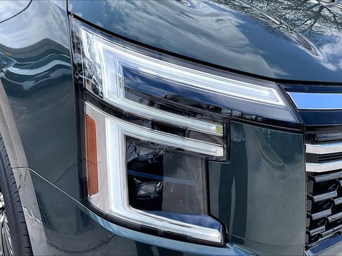 New 2026 Nissan Armada SL w/ Captain's Chari Seat Package image 20