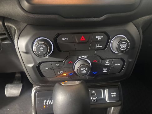 Used 2022 Jeep Renegade Limited w/ Sun, Sound & Wheels Group AWD/4WD image 22
