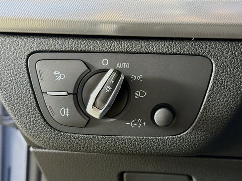 Certified 2025 Audi Q5 2.0T Premium image 10