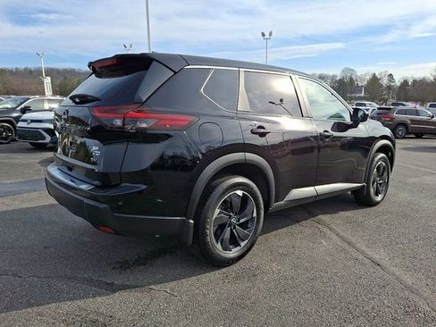 Used 2024 Nissan Rogue SV image 8