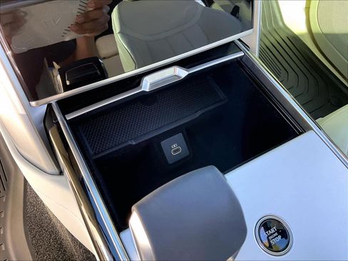 Used 2025 Land Rover Range Rover Long Wheelbase SE image 36