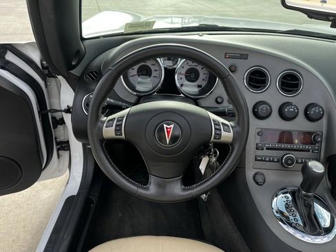 Used 2008 Pontiac Solstice Convertible w/ Premium Package image 9
