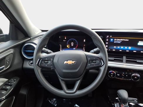 Used 2024 Chevrolet Trax LT image 11