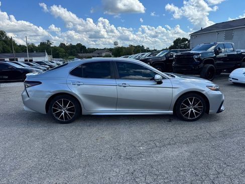 Used 2022 Toyota Camry SE w/ Convenience Package FWD image 6