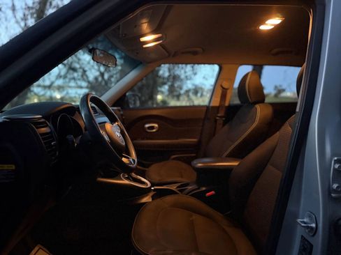 Used 2015 Kia Soul + image 8
